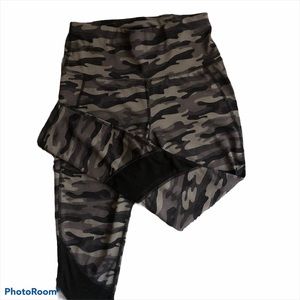 ⭐️ Xersion Fitted Camo Gray Black Mesh Leggings